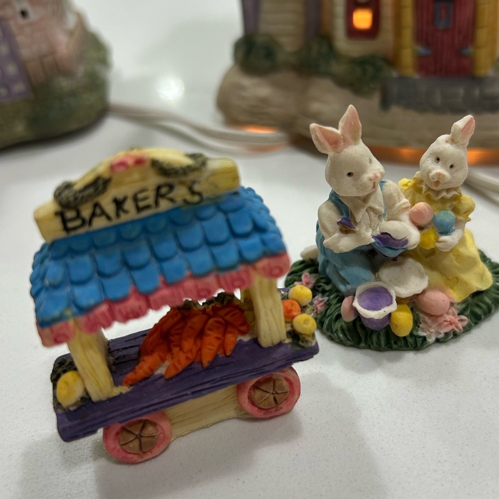 Vintage Light Up 10 Piece Easter Bunny Village Houses Ceramic Holiday Decor - Picture 5 of 9